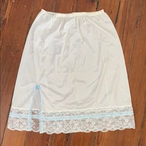 VINTAGE SLIP